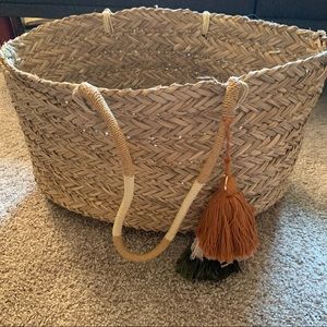 Wicker beach bag